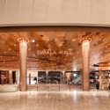 𝗦𝗨𝗥𝗔𝗟𝗔𝗜 𝗛𝗔𝗟𝗟 (𝗙𝗼𝘆𝗲𝗿) — โถงหน้าทางเข้า TRUE ICON HALL ขนาด 1,071 ตร.ม. มอบวิวพาโนรามา 180 องศา เหนือแม่น้ำเจ้าพระยาและกรุงเทพฯ