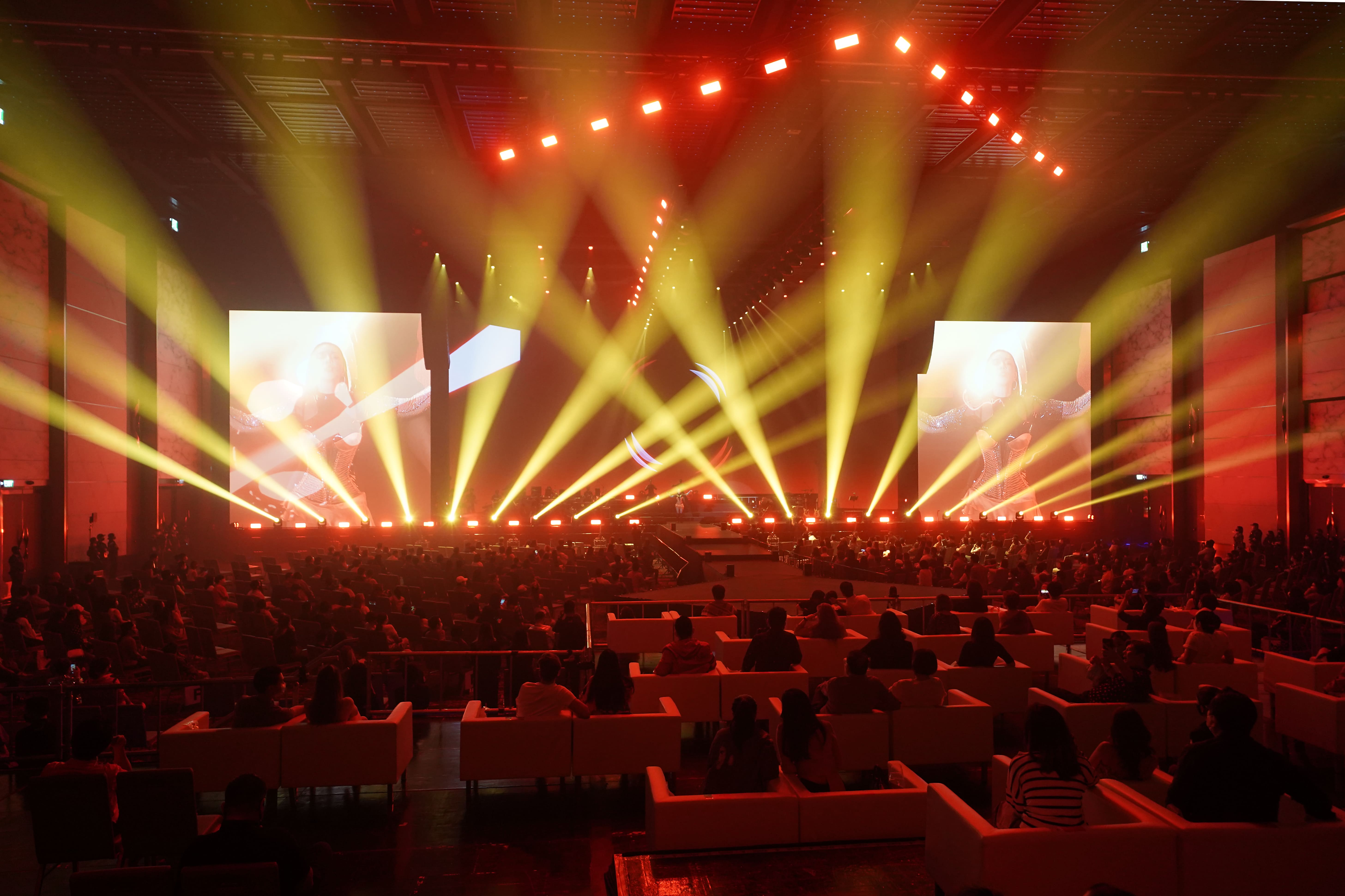 Hybrid Concert ครั้งแรกของประเทศไทย “เวทีคอนเสิร์ตคืนรอยยิ้ม”