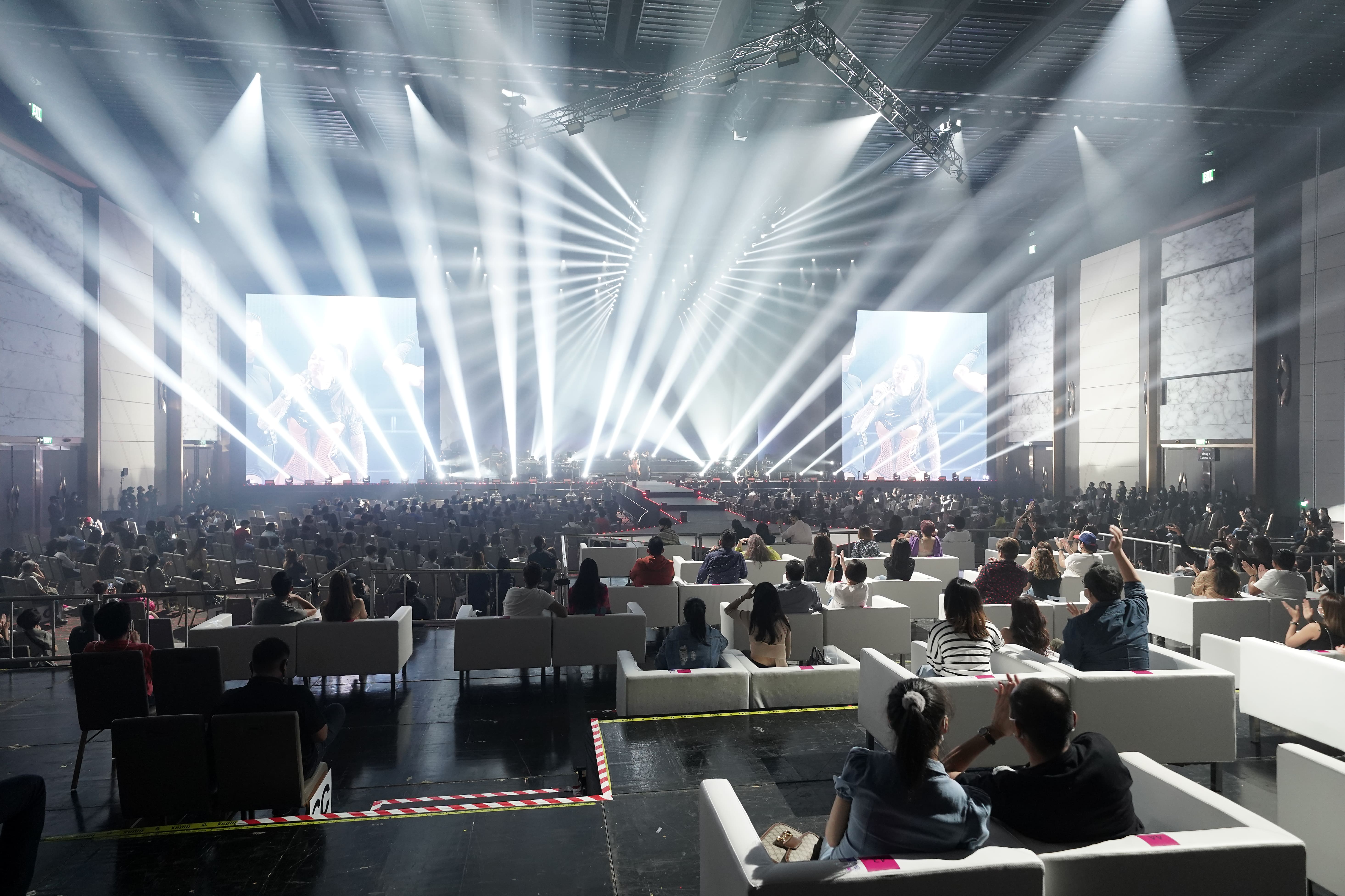 Hybrid Concert ครั้งแรกของประเทศไทย “เวทีคอนเสิร์ตคืนรอยยิ้ม”